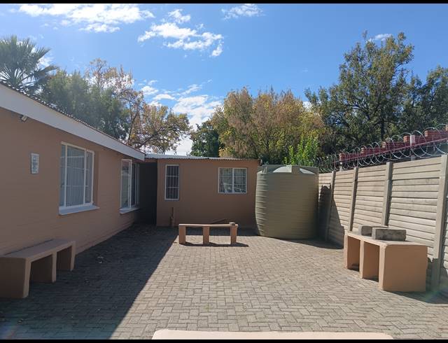 6 BEDROOM HOUSE FOR SALE IN BRANDWAG